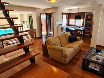 Venta - Chalet seis ambientes en dos lotes en Los Troncos -  Matheu 1190
