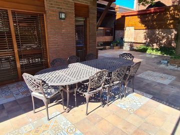 Venta - Chalet seis ambientes en dos lotes en Los Troncos -  Matheu 1190