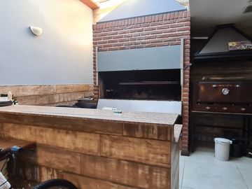 Venta - Chalet seis ambientes en dos lotes en Los Troncos -  Matheu 1190