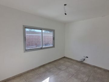 Duplex en venta de tres ambientes en Ituzaingo Norte