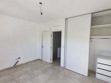 Duplex en venta de tres ambientes en Ituzaingo Norte