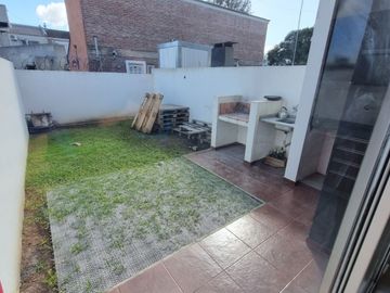 Duplex en venta de tres ambientes en Ituzaingo Norte