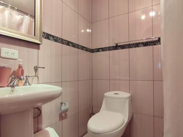 De oportunidad, casa en venta | 177m² | 3 dormitorios | ámplia y céntrica | La  Armenia, Los Chilos