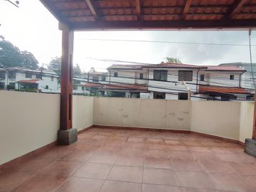 De oportunidad, casa en venta | 177m² | 3 dormitorios | ámplia y céntrica | La  Armenia, Los Chilos
