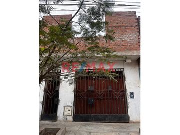 🌟 ¡Oportunidad única en La Esperanza, Trujillo! 🌟

Te presentamos una espaciosa y acogedora casa de 2 pisos perfectamente ubicada en 📍 Jirón 22 de f