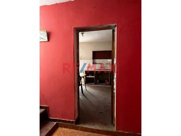 🌟 ¡Oportunidad única en La Esperanza, Trujillo! 🌟

Te presentamos una espaciosa y acogedora casa de 2 pisos perfectamente ubicada en 📍 Jirón 22 de f