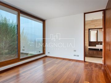 MODERNA CASA 6D EN SUITE SAUNA JACUZZI VALLE ESCONDIDO
