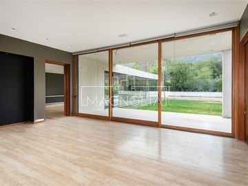 MODERNA CASA 6D EN SUITE SAUNA JACUZZI VALLE ESCONDIDO