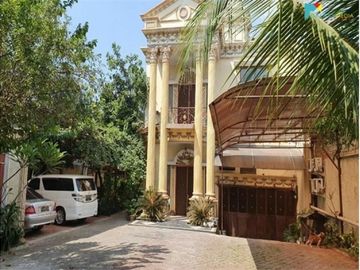 Rumah Mewah Dan Megah Dgn Swimming Poll Strategis Jakasampurna