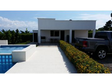 SE VENDE FINCA EN PUEBLO TAPAO
