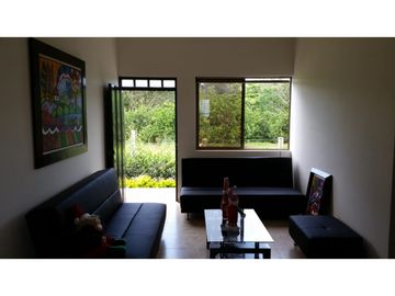 SE VENDE FINCA EN PUEBLO TAPAO