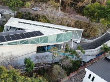 Casa Moderna de Lujo en Venta en Las cañadas country club de golf con Alberca