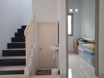 Rumah 2 lantai siap huni Full furnish bebas banjir di Duta harapan Bekasi utara