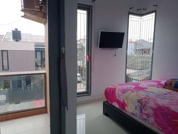 Rumah 2 lantai siap huni Full furnish bebas banjir di Duta harapan Bekasi utara