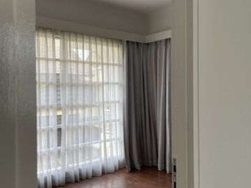 Rumah Modern Zona Bebas Banjir di District Emerald Bintaro, SC-8270
