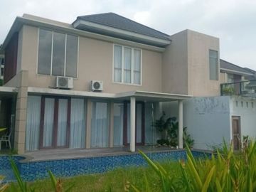 RUMAH SIAP HUNI FASILITAS KOLAM RENANG INI TEPAT PILIHAN ANDA