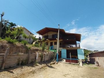 Puerto Lopez - La loma de los Italianos: Se Vende Casa en Zona Rural, en la Montaña y Cerca del Mar en Puerto Lopez