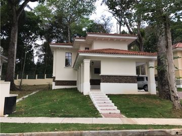 Venta de casa en Clayton - Los Senderos de camino de cruces
