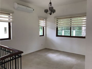 Venta de casa en Clayton - Los Senderos de camino de cruces