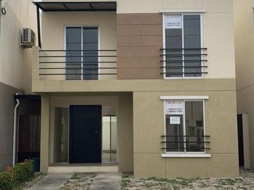 Venta Casa De Estreno, La Gran Vittoria(J Luna)