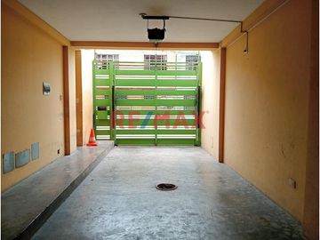Venta de Departamento vista a la calle mas Cochera Independiente! en Urb. Las Quintanas rodeado de lindos parques!
Ubicado en zona céntrica cerca de