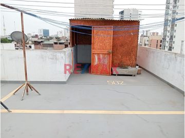 Venta de Departamento vista a la calle mas Cochera Independiente! en Urb. Las Quintanas rodeado de lindos parques!
Ubicado en zona céntrica cerca de