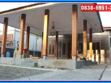 Joglo dan Rumah Induk di Prambanan Jawa Tengah