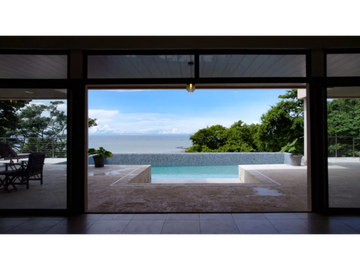 VENTA DE CASA DE LUJO CON VISTA AL MAR  EN  PANAM OESTE