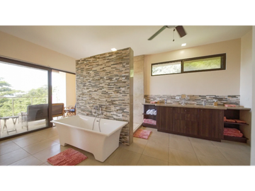 VENTA DE CASA DE LUJO CON VISTA AL MAR  EN  PANAM OESTE