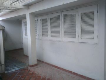 EXCELENTE PROPIEDAD EN FLORESTA 5 AMBIENTES CON DEPENDENCIA     AV DIRECTORIO  3579