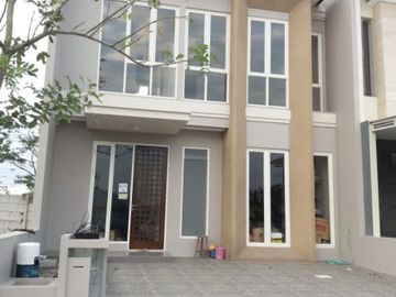 Rumah berkelas di Greenwich royal Resident Surabaya