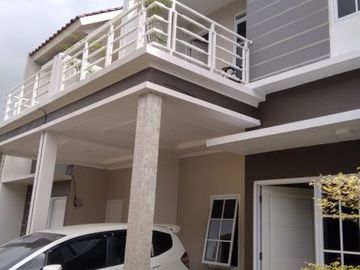 RUMAH 2 LANTAI DI KAWASAN BERKEMBANG