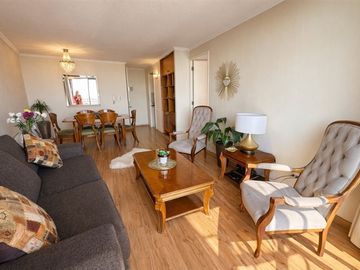 DEPARTAMENTO EN EXCELENTES CONDICIONES, CON ESTAC Y BODEGA