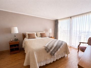 DEPARTAMENTO EN EXCELENTES CONDICIONES, CON ESTAC Y BODEGA