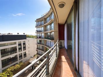 DEPARTAMENTO EN EXCELENTES CONDICIONES, CON ESTAC Y BODEGA