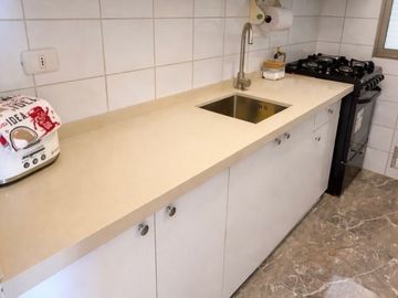 DEPARTAMENTO EN EXCELENTES CONDICIONES, CON ESTAC Y BODEGA