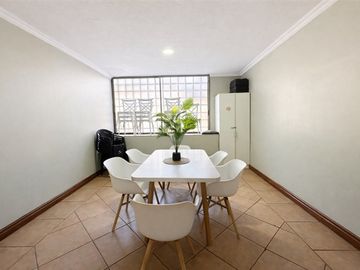 DEPARTAMENTO EN EXCELENTES CONDICIONES, CON ESTAC Y BODEGA
