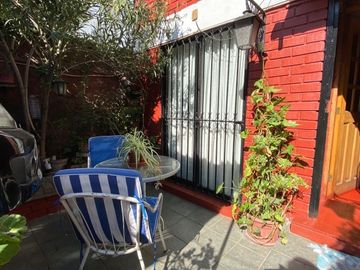 ACOGEDORA Y CÓMODA CASA FRENTE A PARQUE TOBALABA