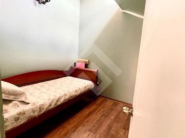 Vendo casa de dos pisos en comuna de La Florida, pareada po...