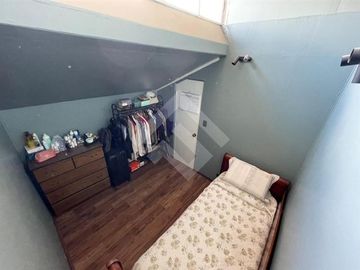 Vendo casa de dos pisos en comuna de La Florida, pareada po...