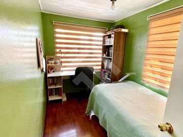 Vendo casa de dos pisos en comuna de La Florida, pareada po...