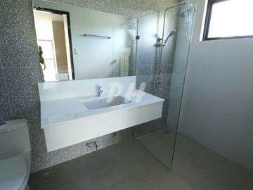 PH964 Elegant House and Lot in Antipolo City Near Marilaque