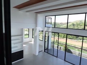 PH964 Elegant House and Lot in Antipolo City Near Marilaque
