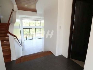 PH964 Elegant House and Lot in Antipolo City Near Marilaque