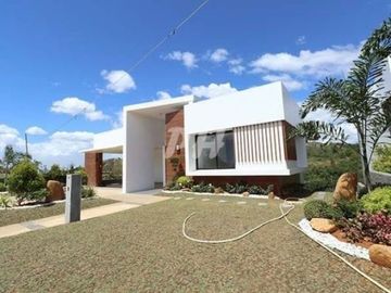 PH964 Elegant House and Lot in Antipolo City Near Marilaque