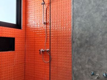 Bangunan Komersil Lux Modern Disayap Surya Soemantri Bandung