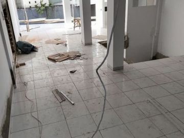 Bangunan Komersil Lux Modern Disayap Surya Soemantri Bandung