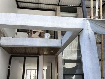 Bangunan Komersil Lux Modern Disayap Surya Soemantri Bandung