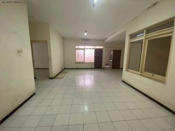 Rumah Darmo Permai, HOOK , Row jalan 2,5 mobil