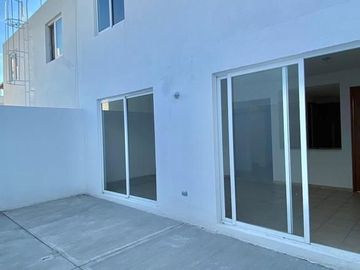 Se Vende Casa en Misión San Joaquín Gran Ubicación, 3 Recamaras, 2.5 Baños !!